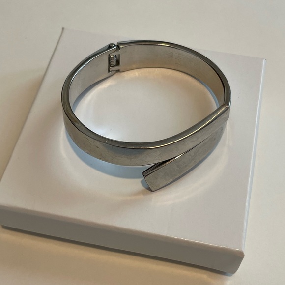 Unknown Jewelry - Beautiful Sterling Silver Clasp Bracelet